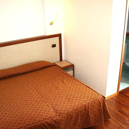 Ristorante Al Lago فندق فوسومبرون