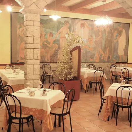 فندق Ristorante Al Lago